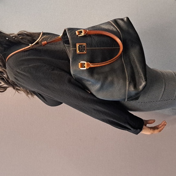  Dooney & Bourke Chelsea Shopper - Picture 2 of 16